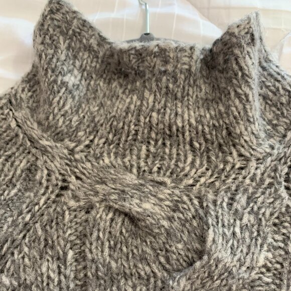 ANN TAYLOR Gray Cable Marled Knit, Funnel Neck sweater size M - Picture 4 of 5